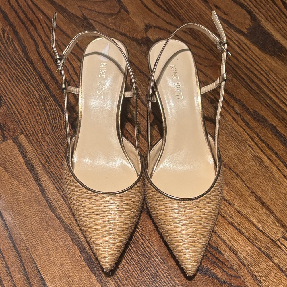Nine West Gold and Tan Pointed Heels NWOT
